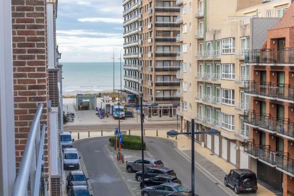 Stijlvol appartement met zijzeezicht in Middelkerke, 80m van het centrum - thumbnail 2
