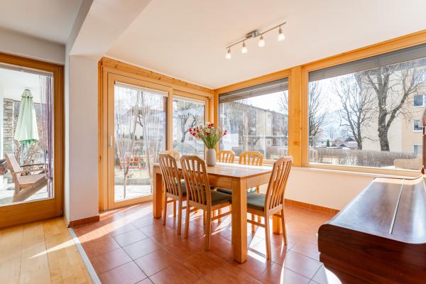 Licht appartement met serre & grote tuin in Saalfelden, vlakbij skilift - thumbnail 1