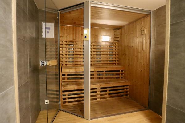 Luxe villa voor 18 personen met privé binnenzwembad en sauna in Ochamps - thumbnail 4