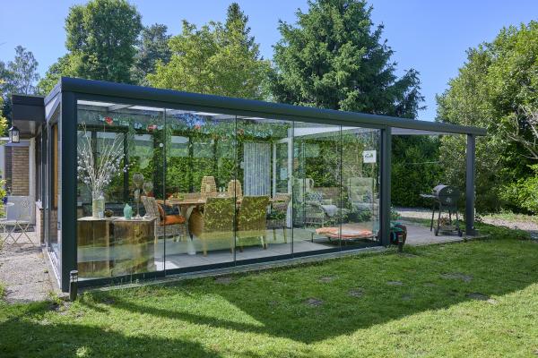 Hondvriendelijke bungalow aan de bosrand in Lanaken met zwemmeer - thumbnail 1