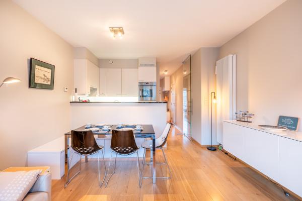 Licht appartement met 2 balkons in hartje Koksijde, 500m van strand - thumbnail 6