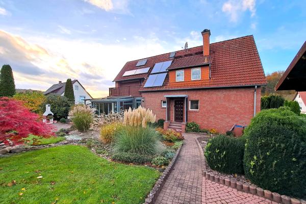 Ruim appartement voor 6 in het Weserbergland met balkon en boszicht - thumbnail 2
