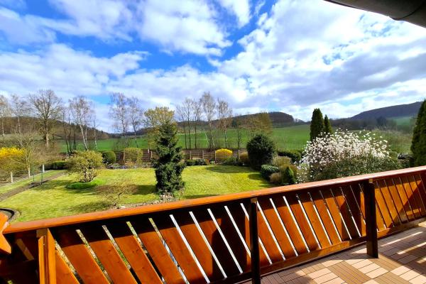Ruim appartement voor 6 in het Weserbergland met balkon en boszicht - thumbnail 3