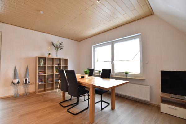 Ruim appartement voor 6 in het Weserbergland met balkon en boszicht - thumbnail 5
