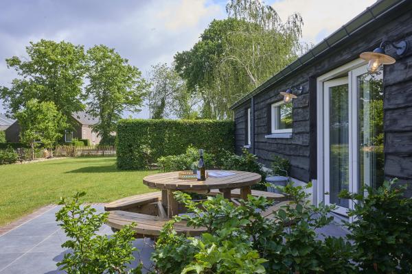 Ruime 6-persoons bungalow met weids uitzicht in het groene Diessen - thumbnail 1