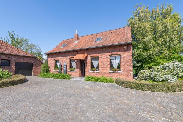 Centraal gelegen sfeervol landhuis in Le Bizet voor 8 personen - thumbnail 6