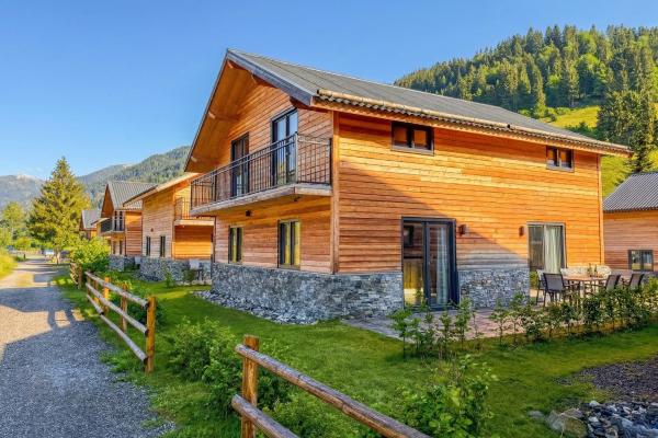 Luxe chalet met privésauna en uitzicht op de Afritzer See - thumbnail 1