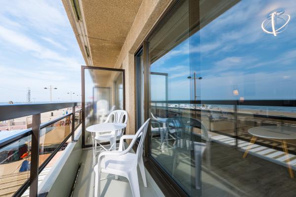 Centraal gelegen modern appartement met frontaal zeezicht in Middelkerke - thumbnail 3