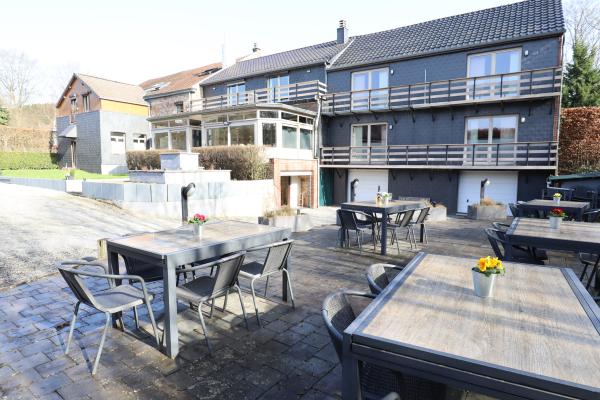 36-persoons vakantiehuis in Polleur met biljart en kicker - thumbnail 1
