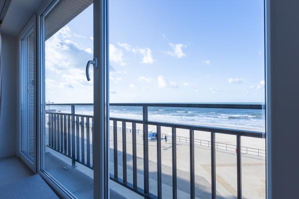 Lichtrijk appartement met frontaal zeezicht in Middelkerke - thumbnail 2
