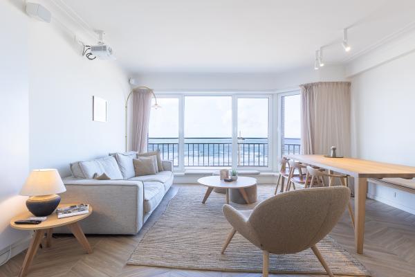 Lichtrijk appartement met frontaal zeezicht in Middelkerke - thumbnail 1