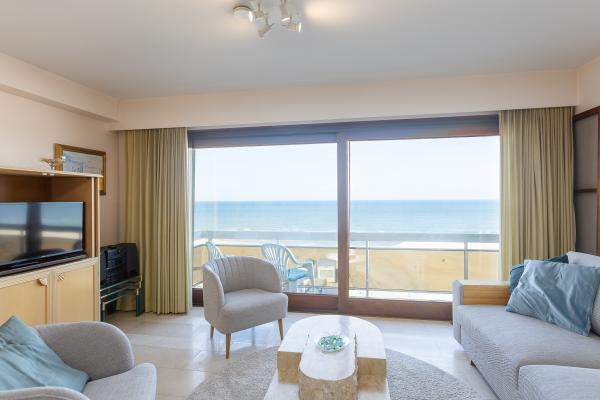 Frontaal zeezicht appartement voor 5 personen in hartje Middelkerke - thumbnail 2