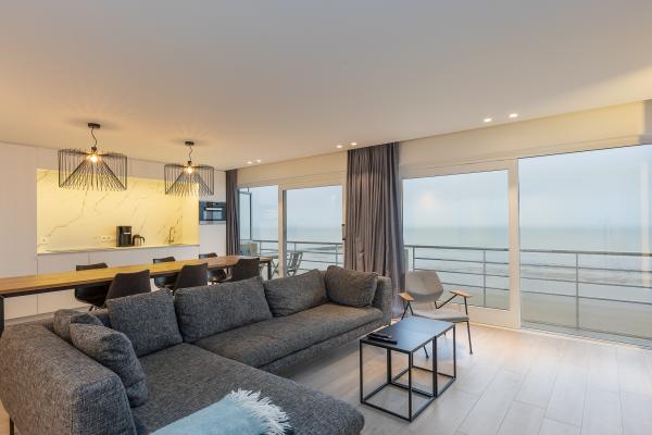 Luxueus 6-persoons appartement met panoramisch zeezicht in Middelkerke - thumbnail 1