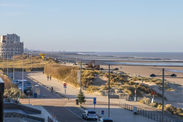 Frontaal zeezicht op de 5e verdieping in Middelkerke voor 6 personen - thumbnail 3