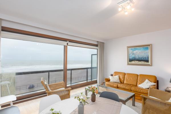 Licht appartement met zonnig terras en prachtig zeezicht in Middelkerke - thumbnail 2