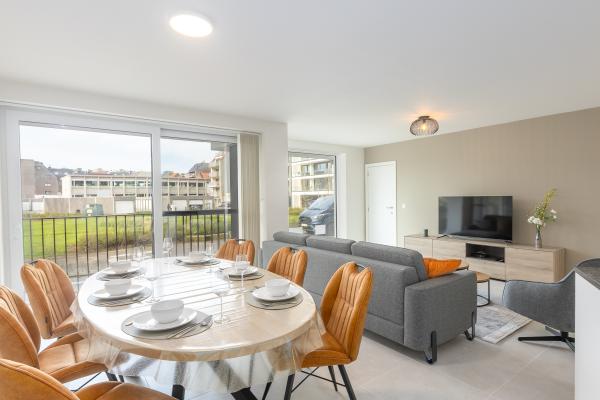 Hoekappartement met 3 slaapkamers in hartje Middelkerke, 90m van het centrum - thumbnail 2