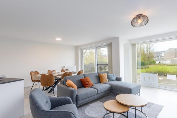 Hoekappartement met 3 slaapkamers in hartje Middelkerke, 90m van het centrum - thumbnail 1