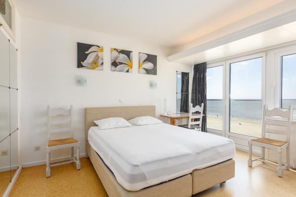 Zonovergoten appartement met zeezicht en binnenzwembad in Middelkerke - thumbnail 6