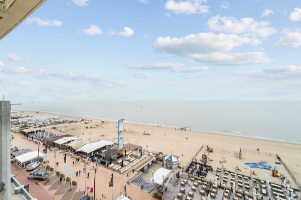 Stijlvolle studio aan de Zeedijk met panoramisch zeezicht in Blankenberge - thumbnail 4