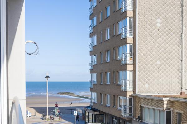 Licht hoekappartement voor 6 op 25 meter van de Zeedijk in Middelkerke - thumbnail 4