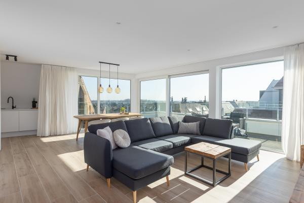 Ruim hoekappartement met 3 slaapkamers op 60m van de Zeedijk in Middelkerke - thumbnail 1