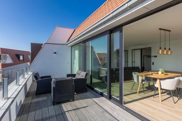 Ruim hoekappartement met 3 slaapkamers op 60m van de Zeedijk in Middelkerke - thumbnail 3