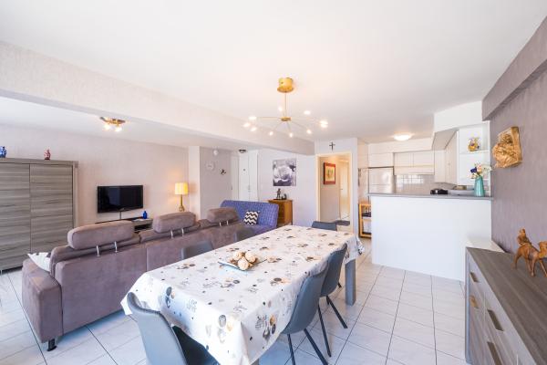Licht appartement op 3e verdieping met terras en zijdelings zeezicht - thumbnail 3