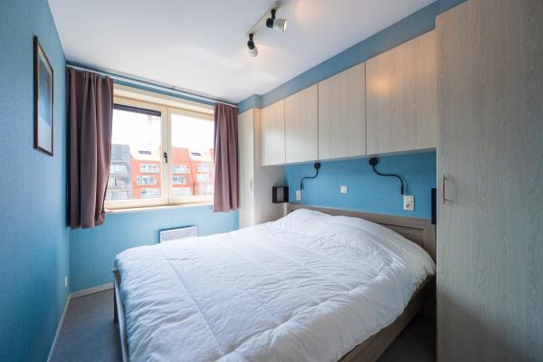 Licht appartement op 3e verdieping met terras en zijdelings zeezicht - thumbnail 6