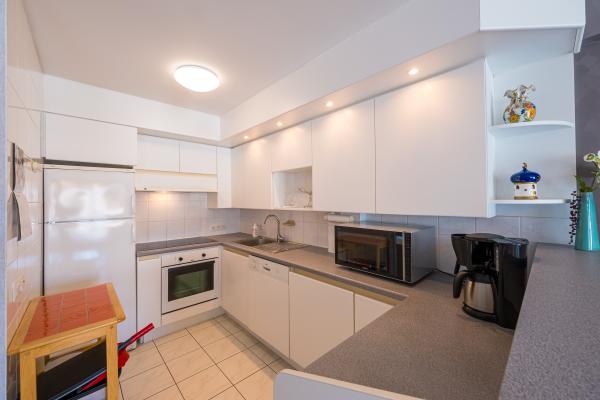 Licht appartement op 3e verdieping met terras en zijdelings zeezicht - thumbnail 4
