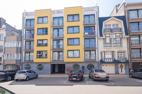 Licht appartement op 3e verdieping met terras en zijdelings zeezicht - thumbnail 5