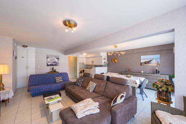 Licht appartement op 3e verdieping met terras en zijdelings zeezicht - thumbnail 2