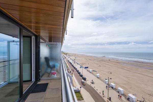 Lichtrijke studio aan zee met panoramisch uitzicht en garage in Middelkerke - thumbnail 4