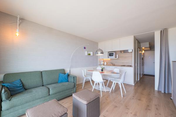 Lichtrijke studio aan zee met panoramisch uitzicht en garage in Middelkerke - thumbnail 5