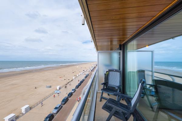 Lichtrijke studio aan zee met panoramisch uitzicht en garage in Middelkerke - thumbnail 3