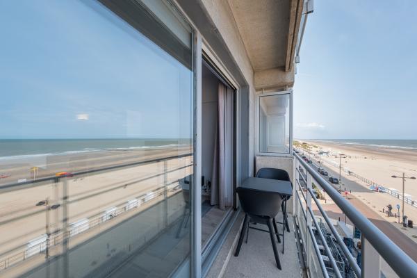 Zonovergoten studio op de 4e verdieping met panoramisch zeezicht in Middelkerke - thumbnail 4