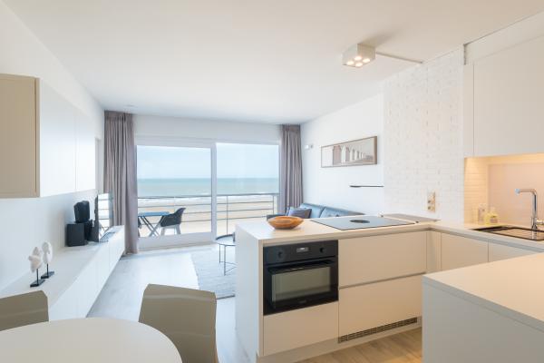 Zonovergoten studio op de 4e verdieping met panoramisch zeezicht in Middelkerke - thumbnail 1