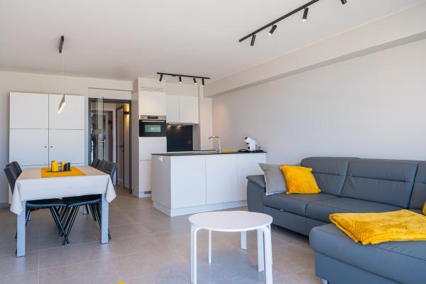 Op 550m van het centrum: ruim appartement met zeezicht in Middelkerke - thumbnail 5