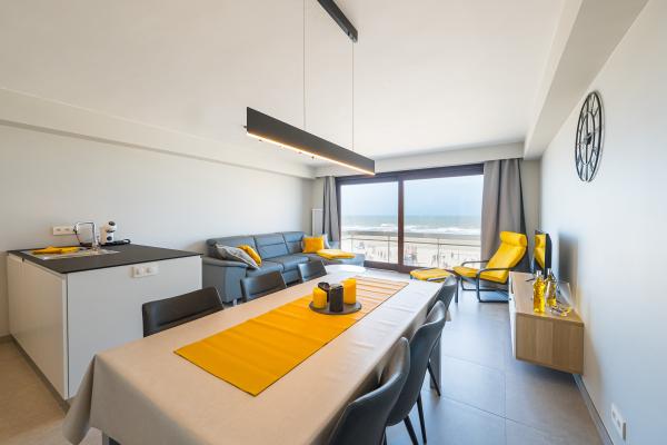 Op 550m van het centrum: ruim appartement met zeezicht in Middelkerke - thumbnail 1