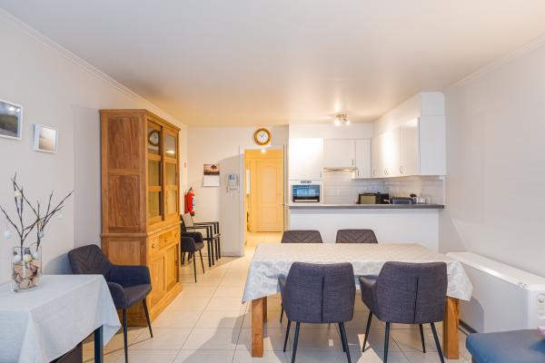 Licht appartement in centrum Middelkerke met terras, vlakbij zee - thumbnail 4