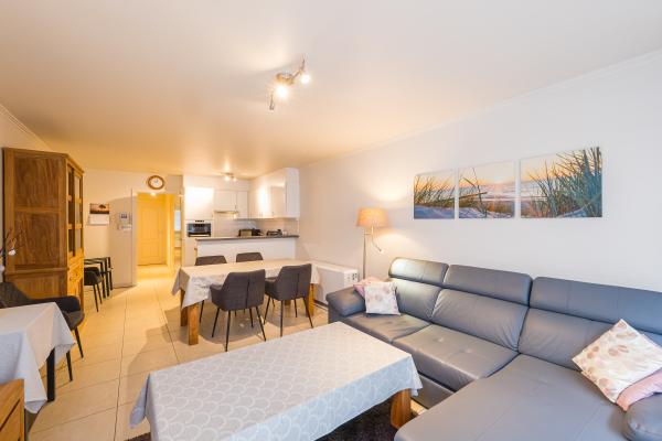Licht appartement in centrum Middelkerke met terras, vlakbij zee - thumbnail 2