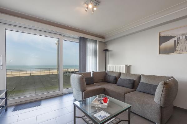 Licht appartement op de zeedijk met terras in Middelkerke - thumbnail 5