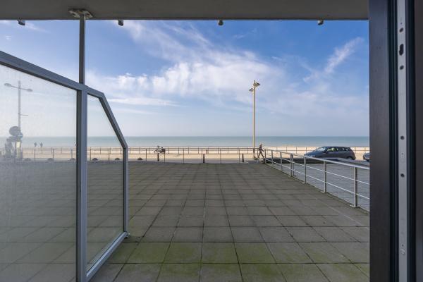 Licht appartement op de zeedijk met terras in Middelkerke - thumbnail 1