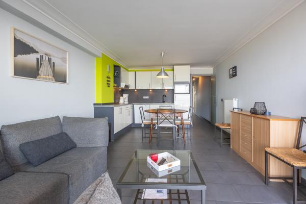 Licht appartement op de zeedijk met terras in Middelkerke - thumbnail 2
