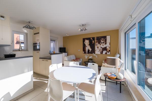 Penthouse Middelkerke: 2 terrassen vlakbij zee, 4 personen - thumbnail 3
