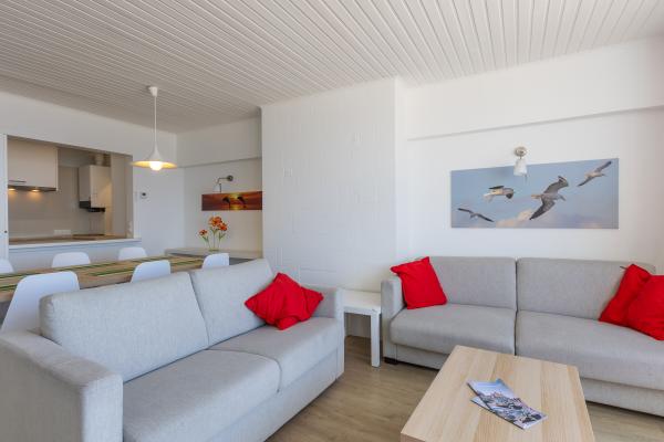 Zonovergoten appartement met panoramisch zeezicht in Middelkerke - thumbnail 3