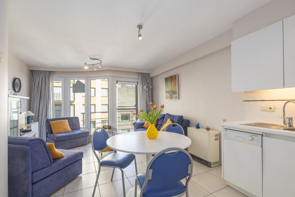 4-persoons appartement met zeezicht in centrum Middelkerke · 65 m² - thumbnail 4