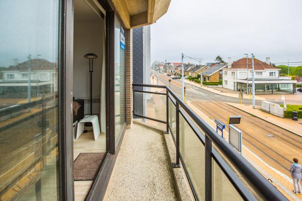 Licht appartement voor 6 personen met terras op 47 meter van de zee in Middelkerke - thumbnail 2