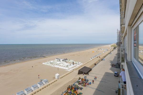 Lichtrijk hoekappartement met frontaal zeezicht in Westende - thumbnail 4