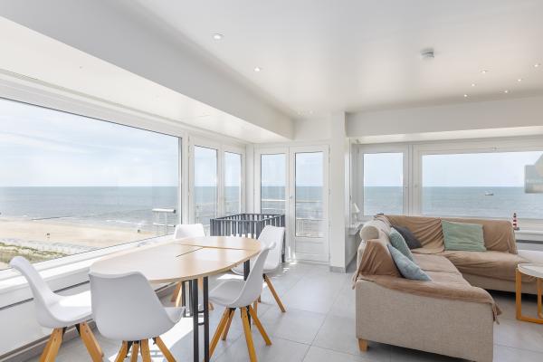 Lichtrijk hoekappartement met frontaal zeezicht in Westende - thumbnail 1