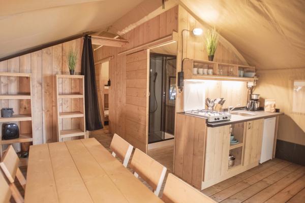 Safarilodge op vakantiepark Drentheland voor 6 personen - thumbnail 2